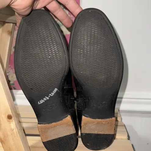 UGG  Leather Ankle Demi Boot in Black Sheepskin Size 9