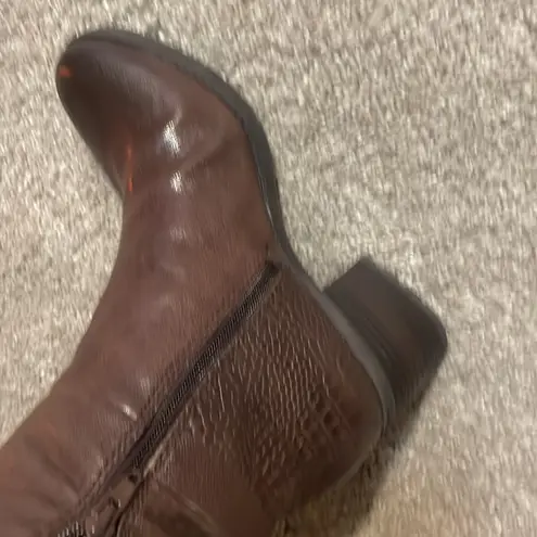 Naturalizer calf height faux croc embossed 2 1/2 inch thick heel 9W