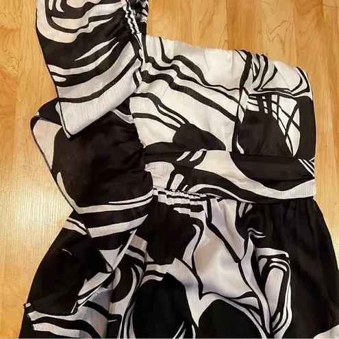 Bisou Bisou Black and White Ruffle One Shoulder Dress Women’s 10
