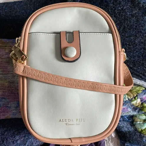 Alyssa Piju Compact Colorblock Crossbody Bag Purse Cell Phone Wallet Tan