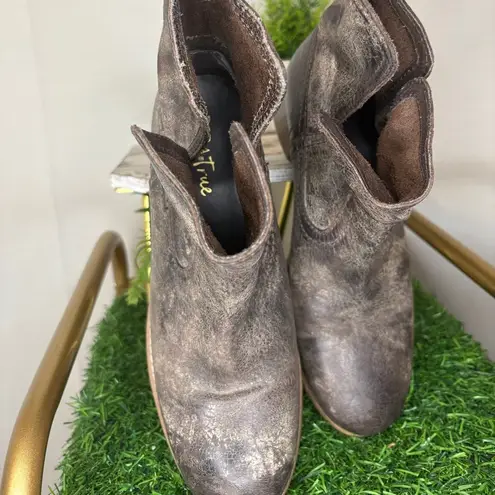 Diba True Brown Heeled Women Boots with Chunky Heel Size 8