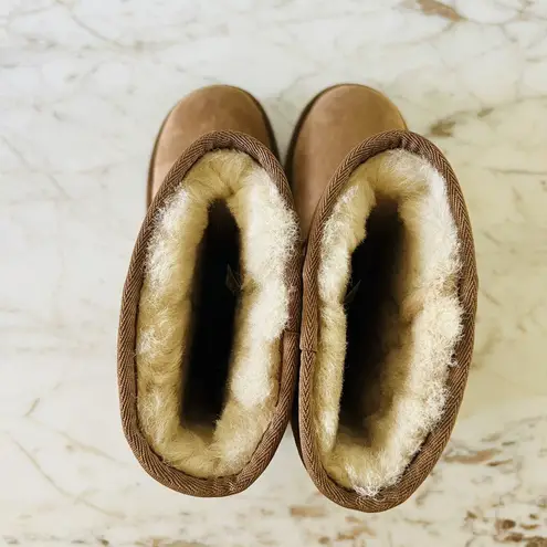 UGG  AUSTRALIA Chestnut Suede Classic Short Shearling Boots - US 7