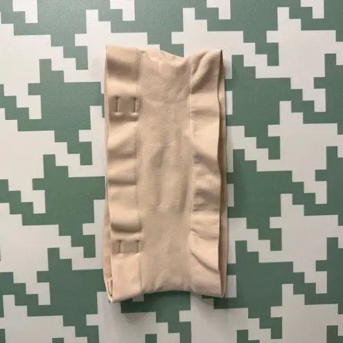 SKIMS Sculpting Strapless Bra Sand Beige Size Small NWOT