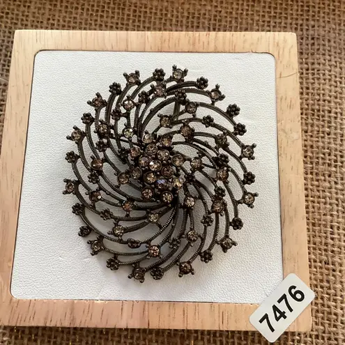 Simply Vera, Vera Wang Simply Vera Wang Rhinestone Spiral Brooch Pin Jewelry With Crystal Stones & Meta