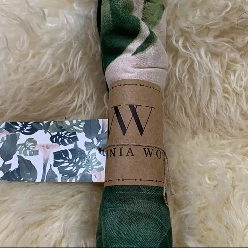 Virginia Wolf multi wrap in palm print NWOT Green