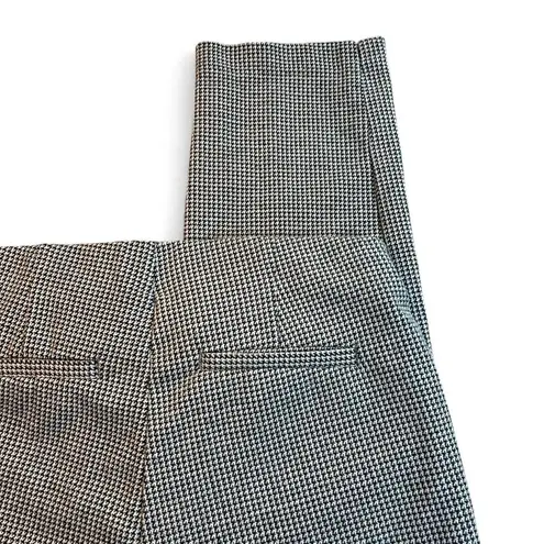 Crosby Dress Pants – Size Small
Classic black & white houndstooth 🖤🤍
