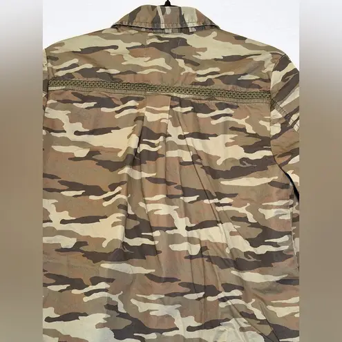 Caslon Women's Embroidered Olive Green Camo button up collared jacket size SM