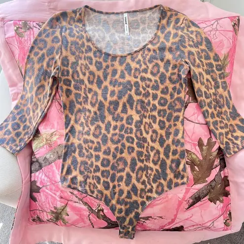 Tresics cheetah print 3/4 long sleeve bodysuit