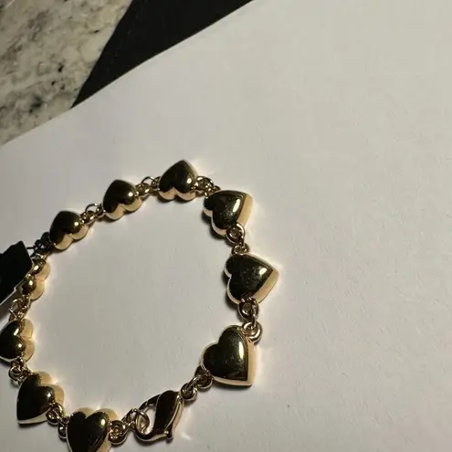 Monet Signed  Gold Tone Metal Heart Bracelet 7 3/4 Inch With Original Tag