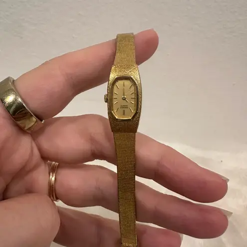 Seiko Gold-Tone Quartz vintage Timepiece small watch!