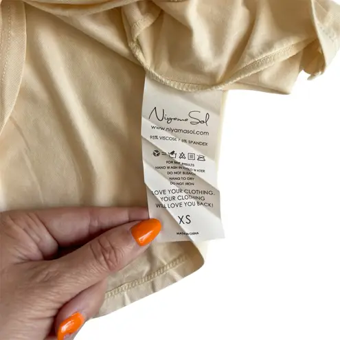 Niyama Sol Stay Wild Cream Twist Front Athletic Tank Top Women’s Athleisure XS