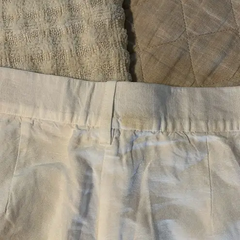 White linen shorts Size 8