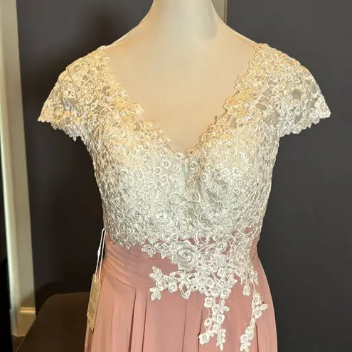 Women’s Ivory Lace Top Pink Chiffon V
