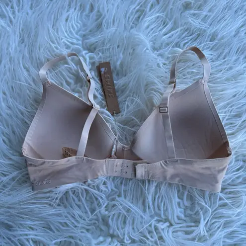 SKIMS Wireless Form T-shirt Bra Sand Size 32A