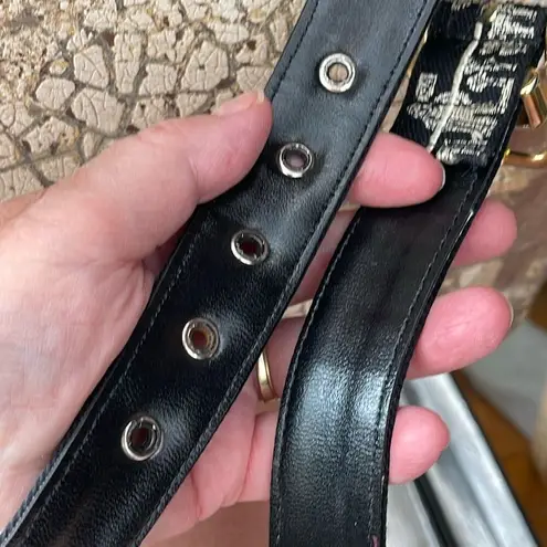 Doncaster Vintage size M embroidered black belt.
