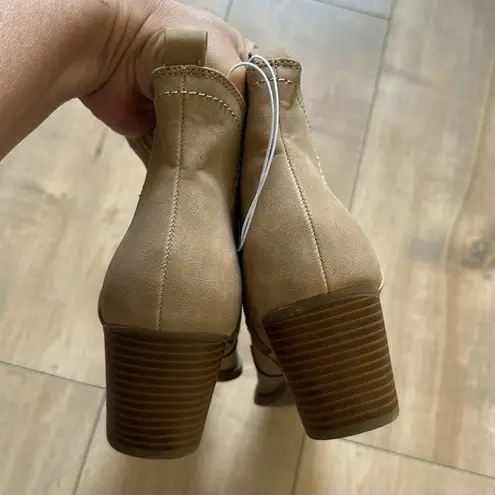 indigo. NEW Western Booties Tan Sz 8.5