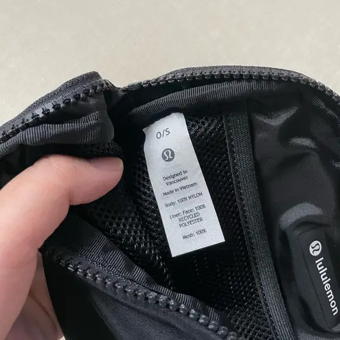 Lululemon everywhere belt bag 1L wordmark logo