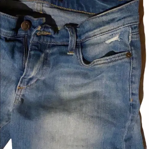 joe's jeans EUC distressed Joe’s Jeans size 26 jean shorts.