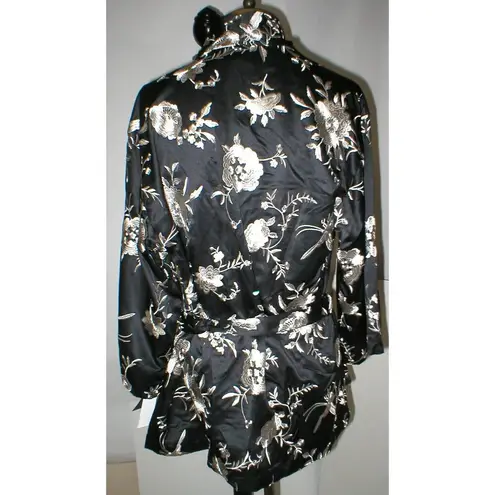 Natori NWT New Designer Wrap Robe Womens S Silky Satin Flowers White Black Short