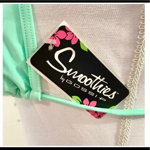 Women’s Smoothies by Gossip mint green ruffle bikini top Size M