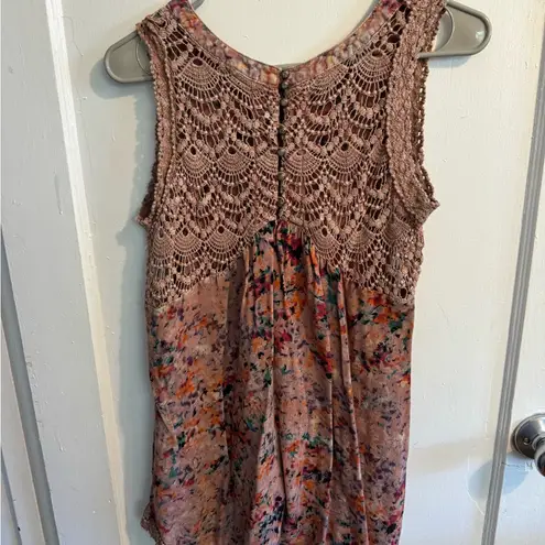 BKE Gimmicks by Floral Lace Sleeveless Top Blouse Women's