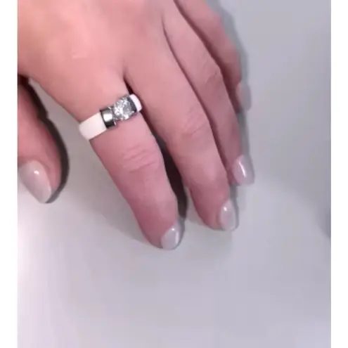 Boutique NEW Women’s 1Ct‎ Solitaire Synthetic Diamond White & Silver Ceramic Ring Size 7