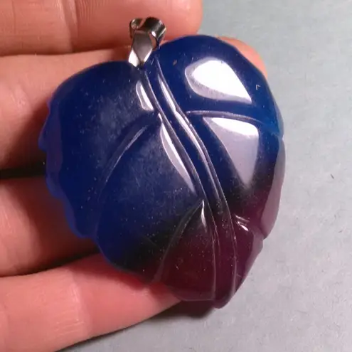 Large Quartz Leaf Pendant in Stainless Steel Blue