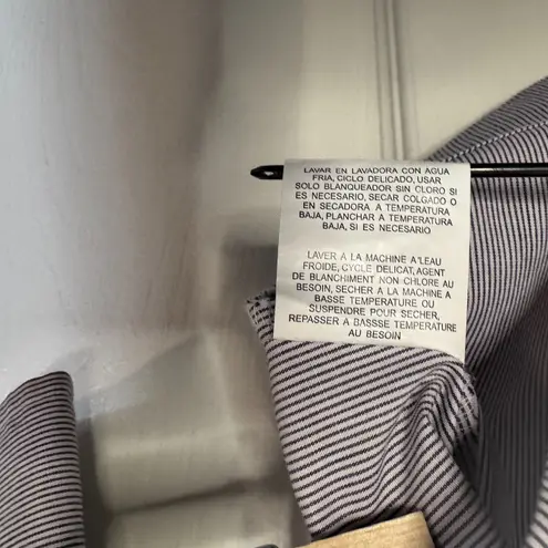 Riders by Lee Cotton Polyester Button Up shirt Blue and White Pinstripes Size M