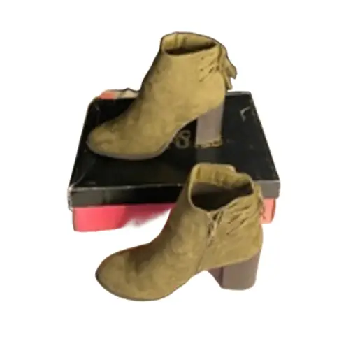 Boho Chic Olive Suede Block Heel Ankle Boots “Stacey” Style Size 7 Green