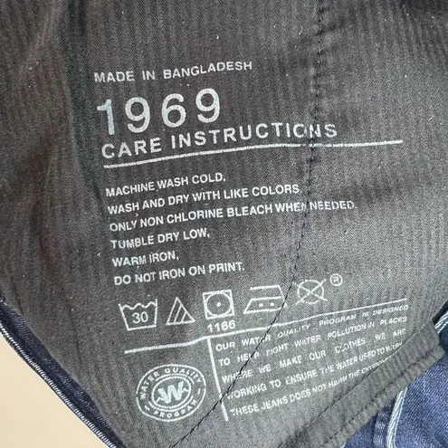 Gap  1969 Women’s Pleated Cuffed Jean Shorts 31/12  Dark Blue Denim Stretch Sz 16