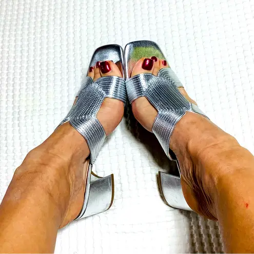 Bandolino Dressy comfy silver slide in sandals πΈπΈπΈ