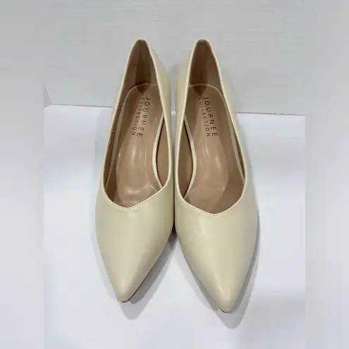 Journee Collection Womens Simonne Pointed Toe Block Heel Pumps. Size: 9.5WD