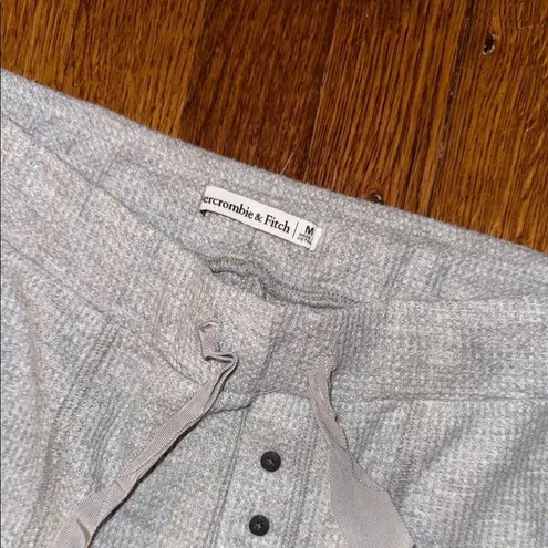 Abercrombie & Fitch  Gray Joggers with Relaxed Fit and Tapered Legs