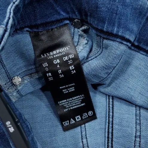 Liverpool Chloe Pull On Stretch Jean Shorts Size 0 25 Blue Rolled