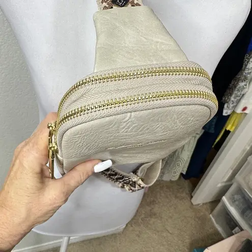 Boutique Crossbody Sling Bag with Dual Zipper in Blonde with Adjustable Guitar Strap