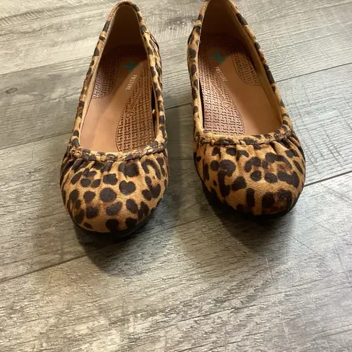 Baretraps  Norma Leopard Print Wedges Size 7M