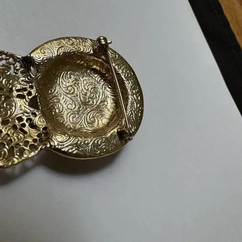 Loree 1928 (Brand Patterned) Tapestry Style Center Hat With Box Brooch Pin Gold