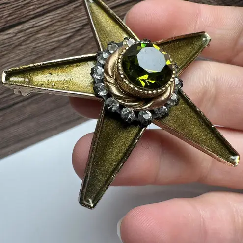 HAR Olive Green Star Rhinestone & Enamel Brooch Pin Vintage Signed Gold