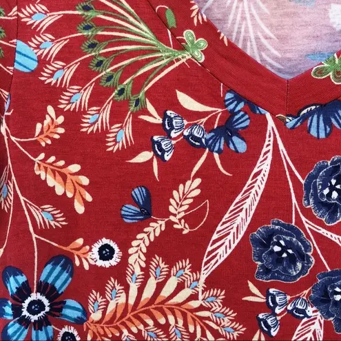 Freeloader Womens size small relaxed fit Floral Short Sleeve Red blue casual tee