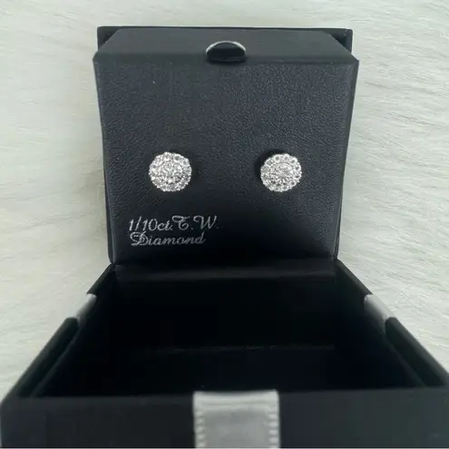 New Stud Earrings (1/10 Ct. ) Silver