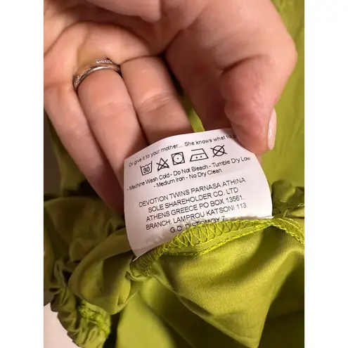 Devotion Twins Ianthi Top in Dark Lime NWT Sz. S Green
