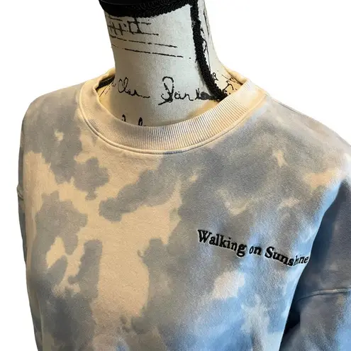 ELLANDEMM Cloud Sky Sweatshirt Blue Medium Walking on Sunshine Statement