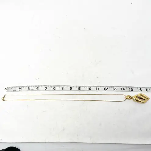 Vintage Napier Shiny 3D Leaf Pendant Gold Tone Statement Necklace Glam Classic