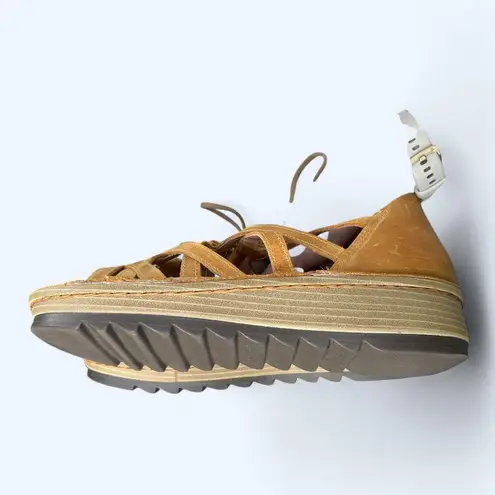 Naot Yarrow Oily Dune Nubuck Ghillie Lace