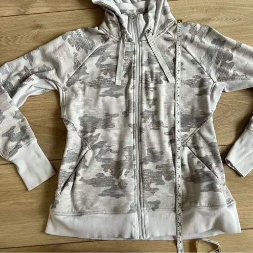 Athleta  Triumph Printed Hoodie in Grey Gypsum Camo Size Large