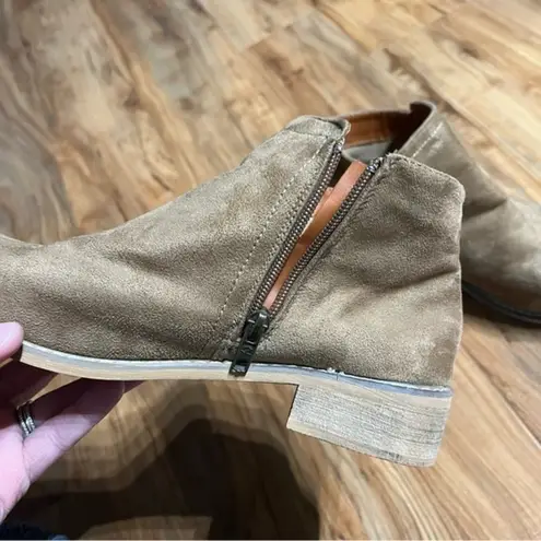 Seven7 CISCO KID BOOTIE BEIGE FAUX SUEDE SIDE ZIP ANKLE BOOTS SHOES WOMANS SZ 10