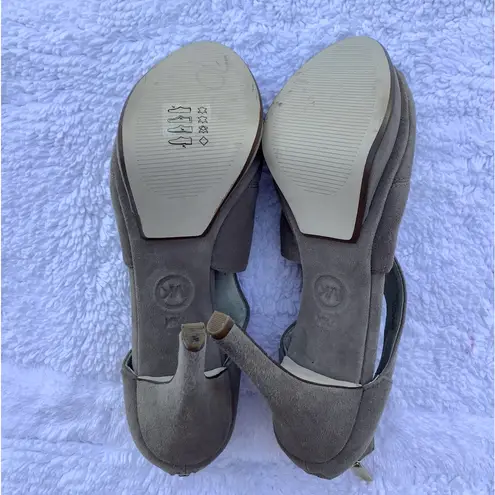 Stylish MK suede leather sandals 🌷🌷🌷NWOT Tan Size 7.5