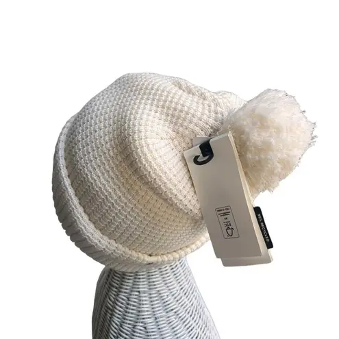 Rip Curl  Anoeta Regular Pom Pom Womens Beanieoff white NWT