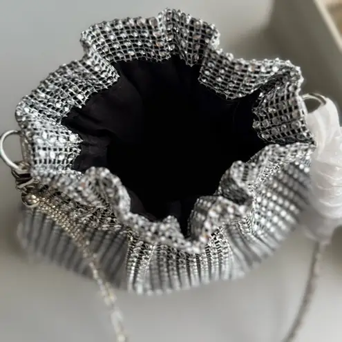 Shiny mesh design clutch bag ideal for parties and special occasions. Silver