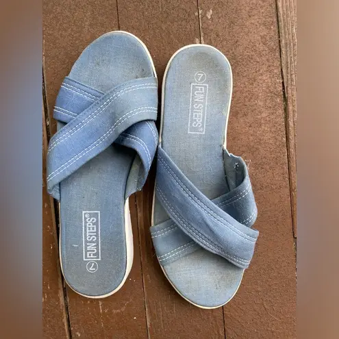 Women’s FunSteps light blue cotton fabric criss cross